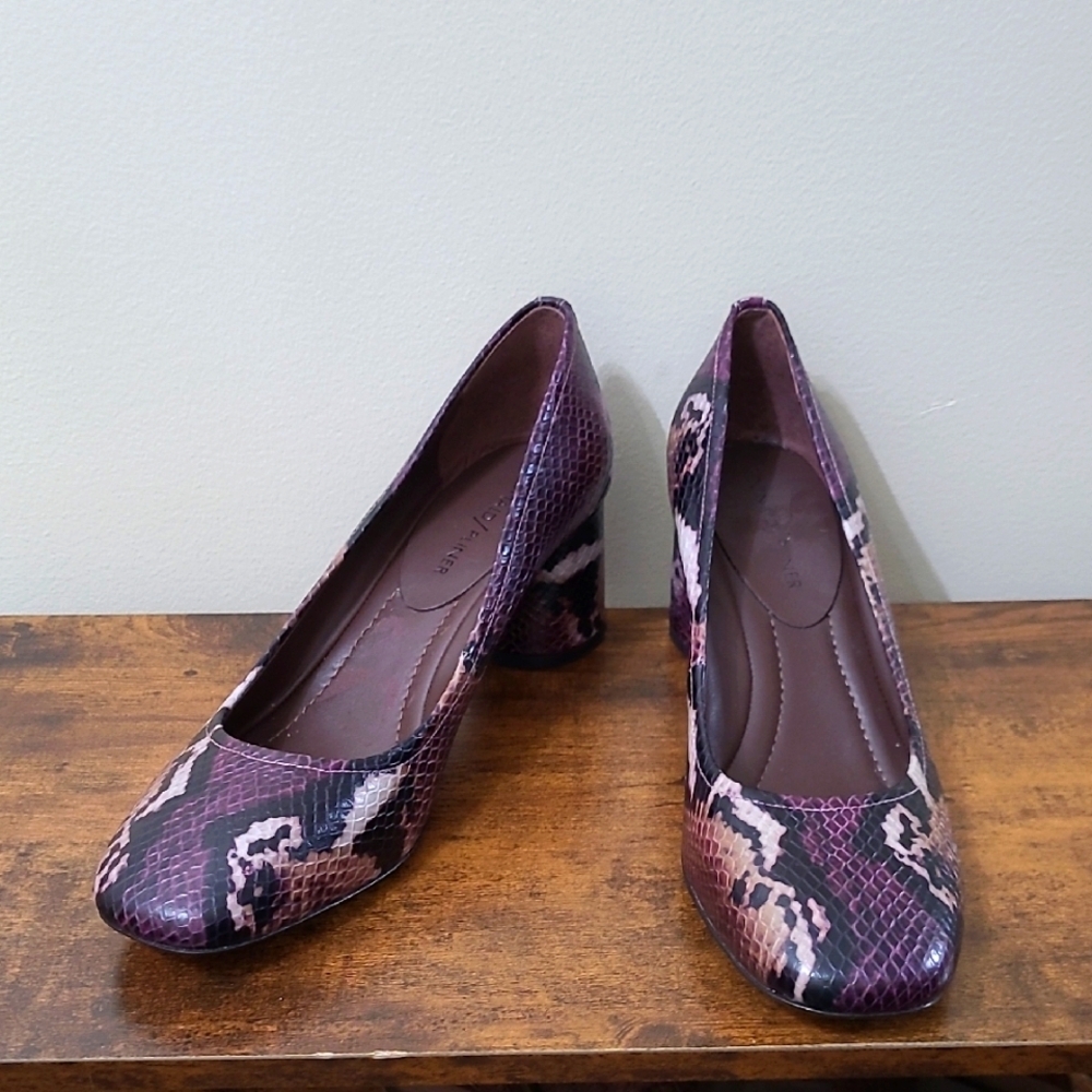 Donald J. Pliner Purple Snakeskin Patterned Heels size 8.5
